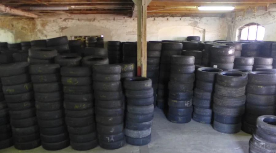 إطارات مستعملة بالجملة في بولندا 02
